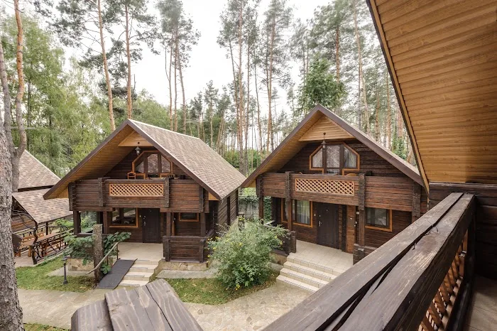 Дерев'яні котеджі Villa Vita серед сосен